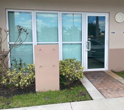 5220 S University Dr # 104C, Davie FL 33328