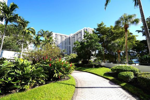 2500 Parkview # 2020, Hallandale Beach FL 33009