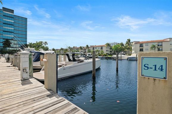 3029 NE 188th St, Aventura FL 33180