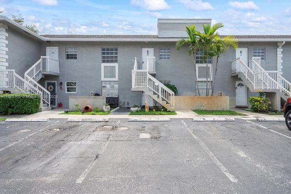 438 NE 210th Cir Ter # 4B, Miami FL 33179