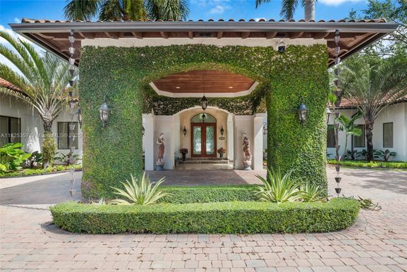 7405 SW 104th St, Pinecrest FL 33156