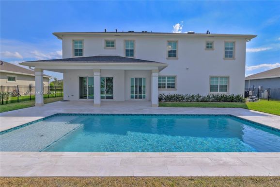 757 Hookline Cir, Loxahatchee FL 33470