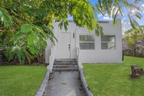 832 N C St, Lake Worth FL 33460