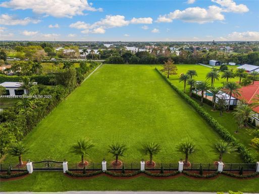 70 Sw Pl, Southwest Ranches FL 33331