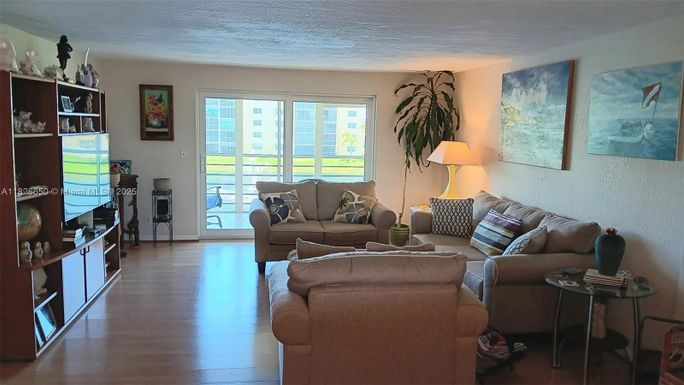 431 SE 3rd St # 305, Dania Beach FL 33004