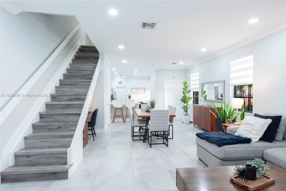 3891 Tree Top Dr, Weston FL 33332