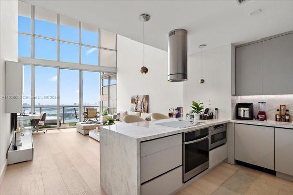 1100 Biscayne Blvd # 4305, Miami FL 33132