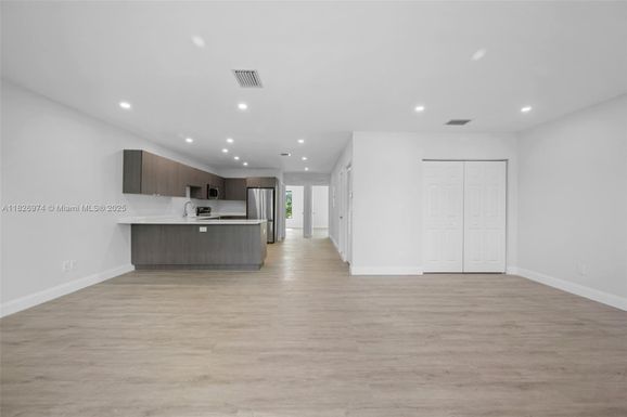 349 NW 40th St # 203, Oakland Park FL 33309