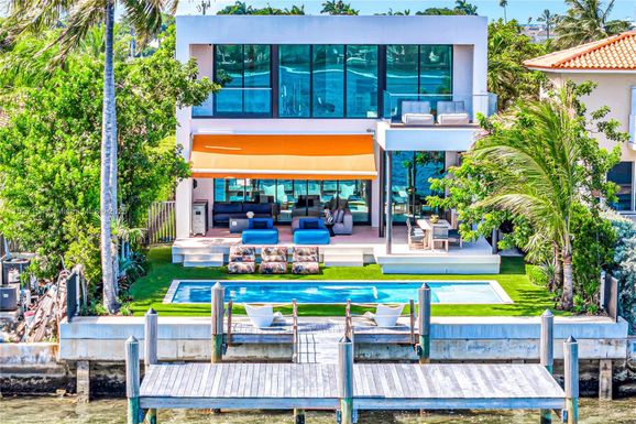 1510 Stillwater Dr, Miami Beach FL 33141