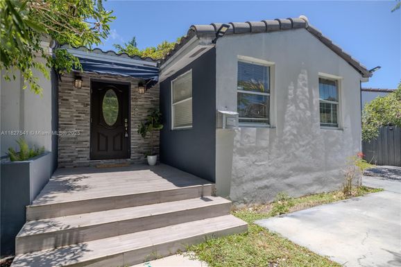 2125 SW 26th St, Miami FL 33133
