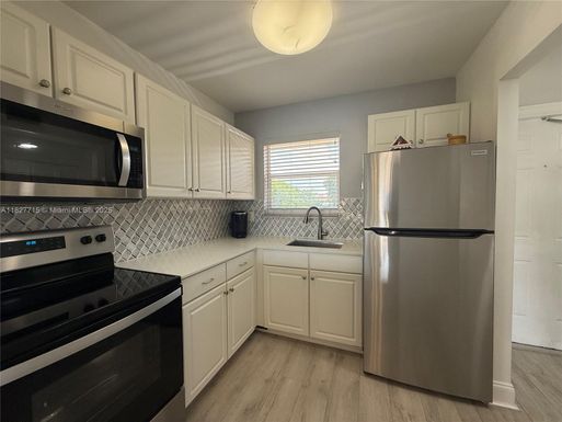 8880 Sunrise Lakes Blvd # 307, Sunrise FL 33322