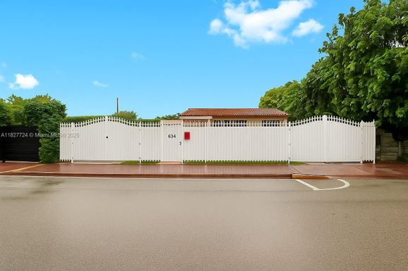 634 82nd St, Miami Beach FL 33141