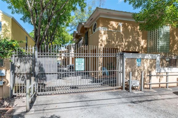 3136 Virginia St, Miami FL 33133