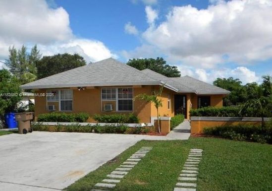 165 SW 5th Ct, Deerfield Beach FL 33441