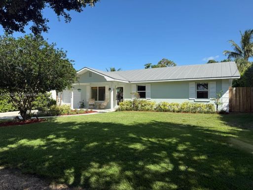 8994 SE Colony St, Hobe Sound FL 33455