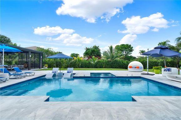 12301 NW 18th St, Plantation FL 33323