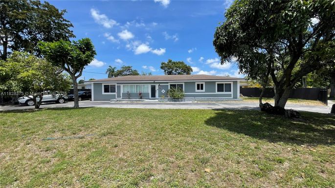 499 W Melrose Cir, Fort Lauderdale FL 33312