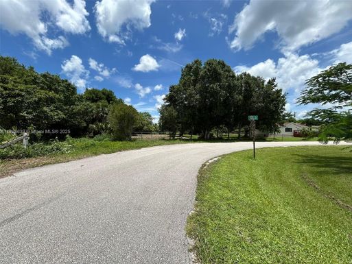 1052 Oak St, Moore Haven FL 33471