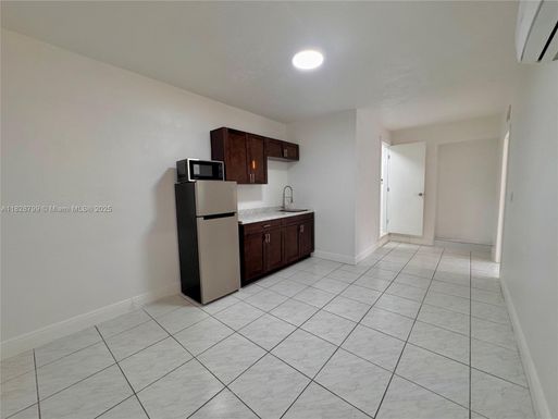 541 E 38th St, Hialeah FL 33013