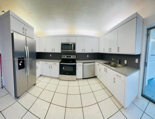2051 NE 25th Ave # 1, Pompano Beach FL 33062