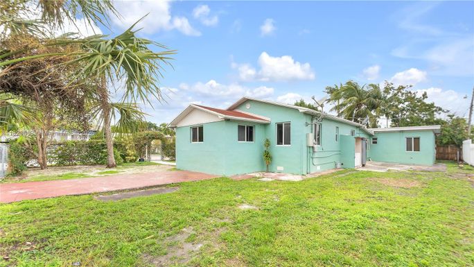 601 SE 8th Pl, Hialeah FL 33010