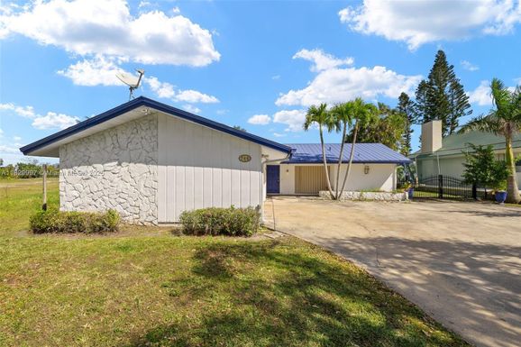 746 Overiver Drive, Fort Myers FL 33903