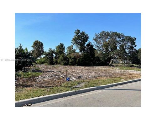 875 JOE LOUIS AVE, Pahokee FL 33476