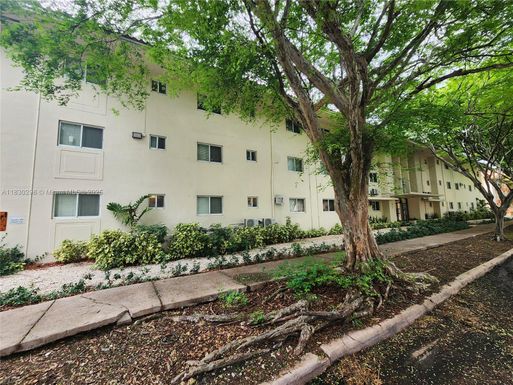 1014 Salzedo St # 304, Coral Gables FL 33134
