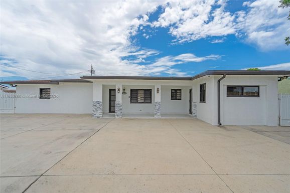 18030 NW 42nd Ct, Miami Gardens FL 33055