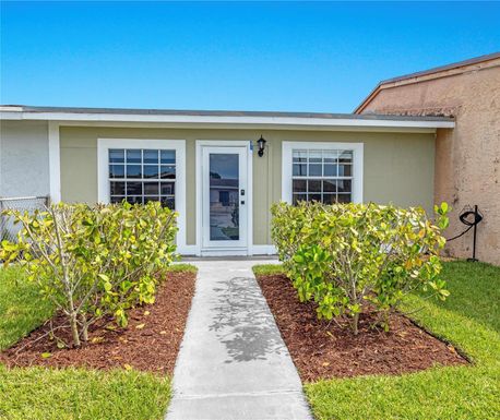 21389 NW 39th Ave, Miami Gardens FL 33055
