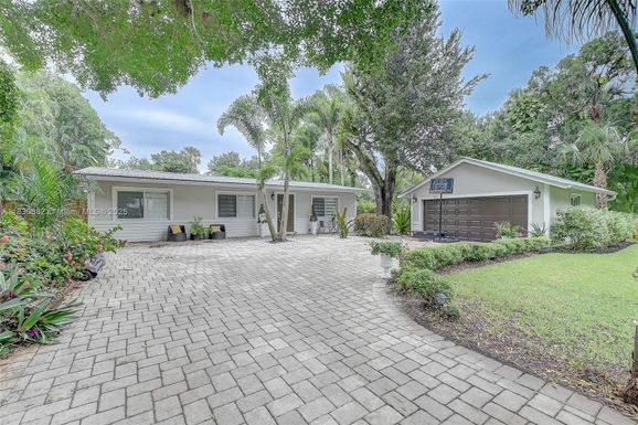 369 Caloosa Drive, La Belle FL 33935