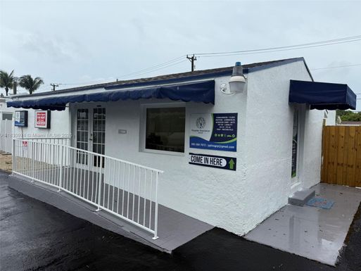 4530 NW 7th St, Miami FL 33126