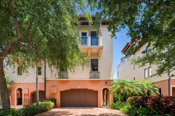 6226 Paradise Point Dr, Palmetto Bay FL 33157