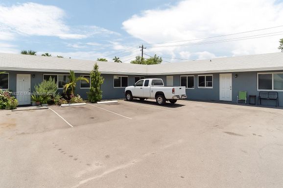 86 NE 36th Ct, Oakland Park FL 33334