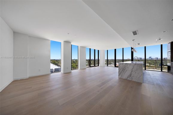 340 W 42 St # 508, Miami Beach FL 33140