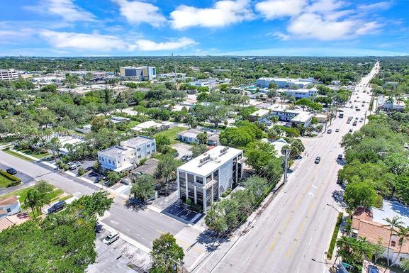 150 SE 12th St # 4, Fort Lauderdale FL 33316