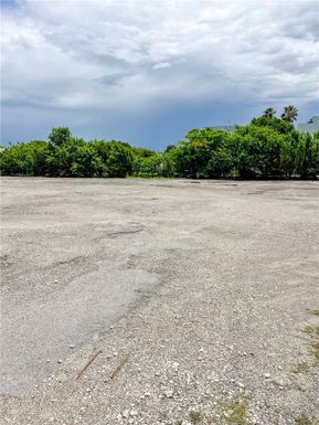 1401 NW 108th Ave, Sweetwater FL 33172