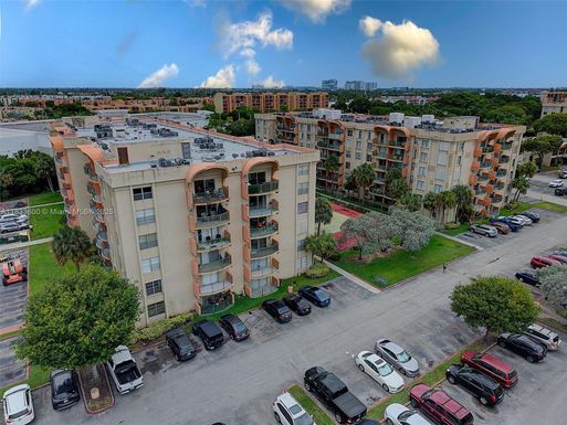 9310 Fontainebleau Blvd # 203, Miami FL 33172