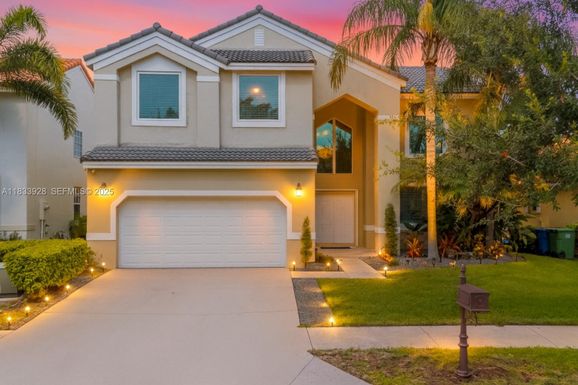 325 Cameron Dr, Weston FL 33326