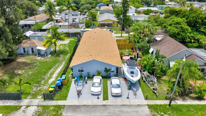 235-237 SW 12th St, Dania Beach FL 33004