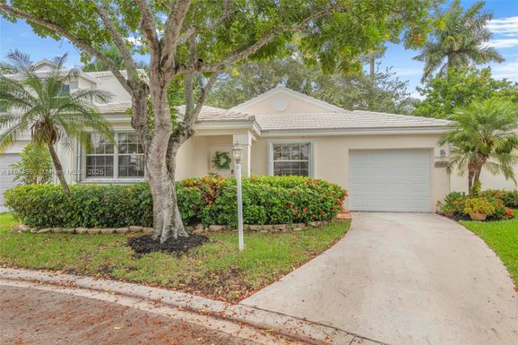 9614 NW 8th Cir, Plantation FL 33324