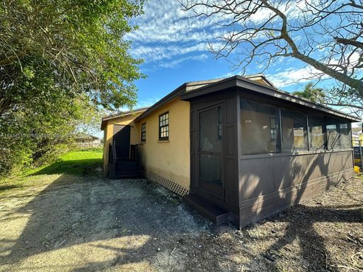 125 SW 11th Ave, South Bay FL 33493