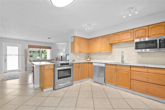 4421 SW 33rd Ave, Dania Beach FL 33312