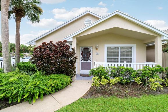 653 NW San Remo Cir, Port St. Lucie FL 34986