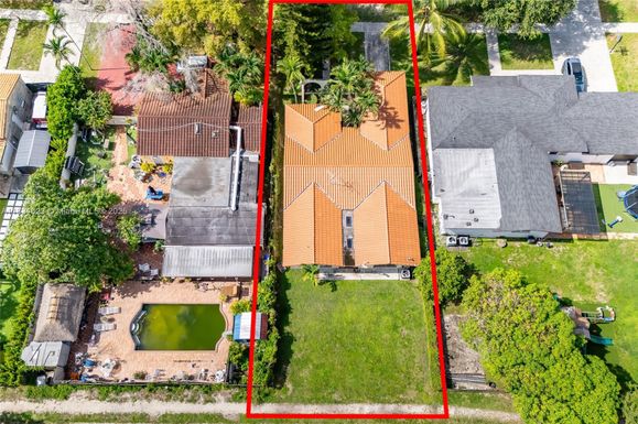 241 Hough Dr, Miami Springs FL 33166