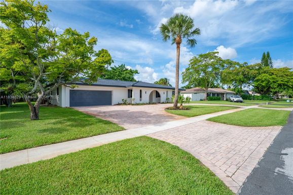 6141 SW 9th St, Plantation FL 33317