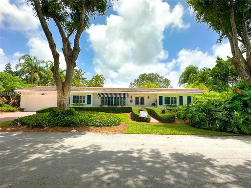 8225 SW 151st St, Palmetto Bay FL 33158