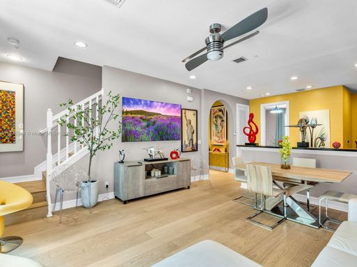 2249 NE 9th Ave, Wilton Manors FL 33305