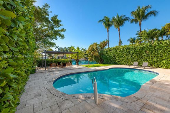 410 S Shore Dr, Miami Beach FL 33141