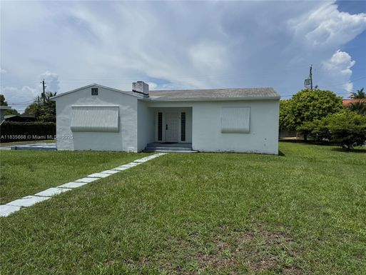 61 NW 14th St, Homestead FL 33030